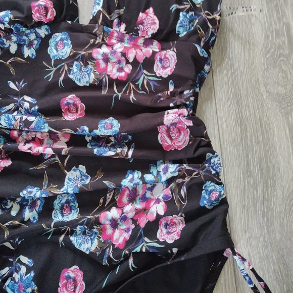 NWOT DKNY Halter Top One Piece Swimsuit - Picture 6 of 14